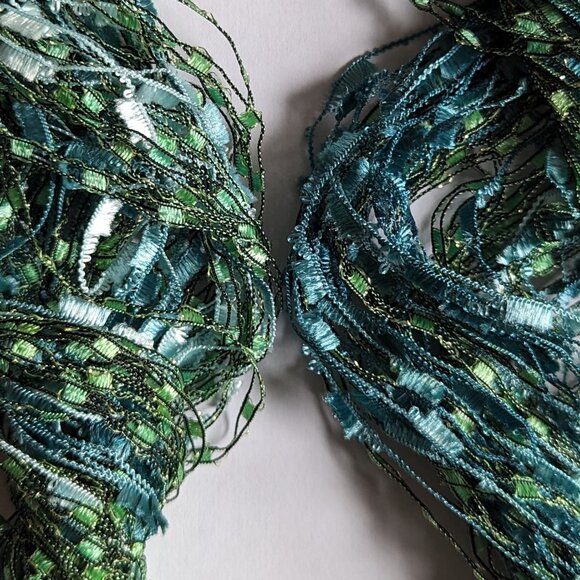 3/$20 - Accessible Jewelry - Green and Turquoise Scarf Necklace with Magnet - Picture 4 of 4